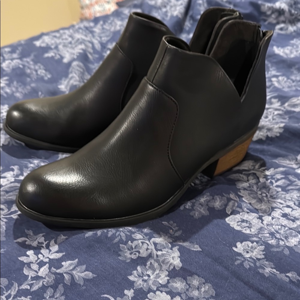 B.O.C. Black Ankle Boots for Women size 10